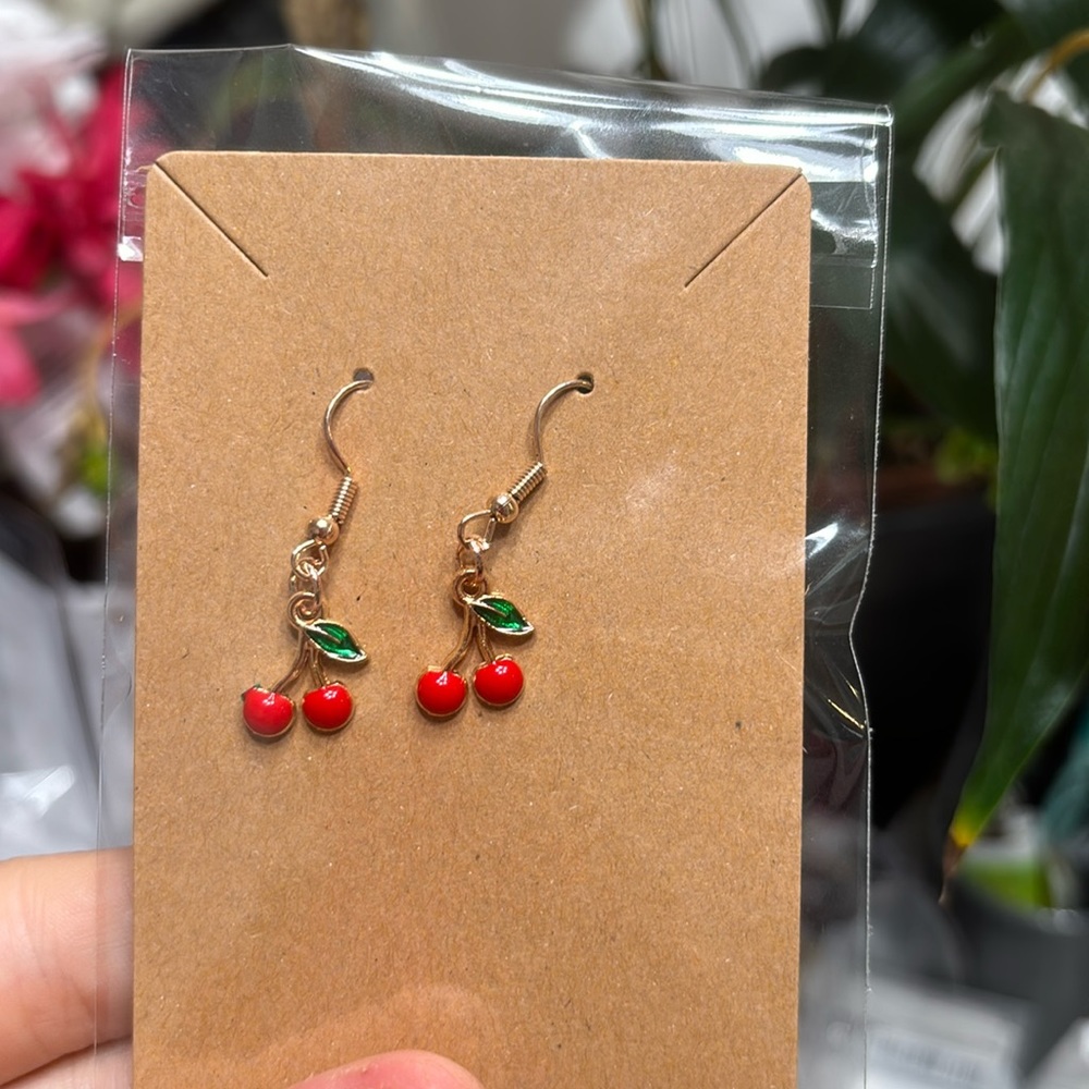 Cute cherry earrings 🍒